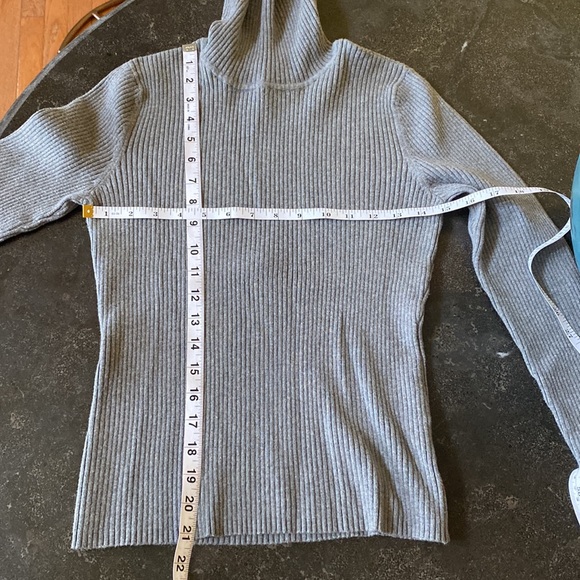 a.n.a A New Approach, long sleeve gray ribbed turtleneck sweater-top Medium - Picture 6 of 7
